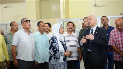 نائب رئيس جامعة أسيوط يتابع أعمال التطوير بكلية الصيدلة