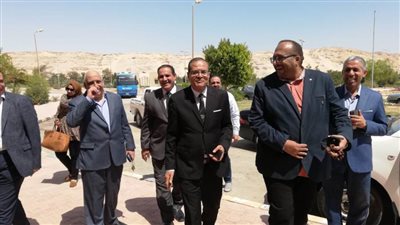 رئيسا جامعة سوهاج ومياه الشرب يتفقدان الاختبارات التحريرية للمتقدمين لمسابقات التوظيف 
