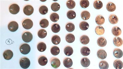 ضبط 97 عملة معدنية بمطار الأقصر