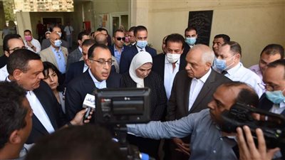 رئيس الوزراء يكشف قيمة التعويضات أثناء زيارة مصابي الكنيسة بمستشفى العجوزة