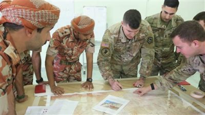 الجيش العُماني بمشاركة وحدات عسكرية أمريكية ينفذ التمرين العسكري (وادي النار)
