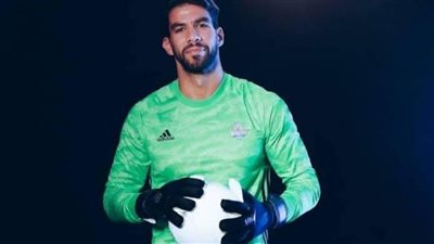 بيراميدز يحسم موقف شريف إكرامي مع الفريق