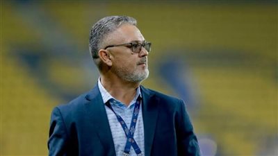 ميكالي يجتمع مع الجهاز المعاون بحضور وائل رياض والحضري وحرب