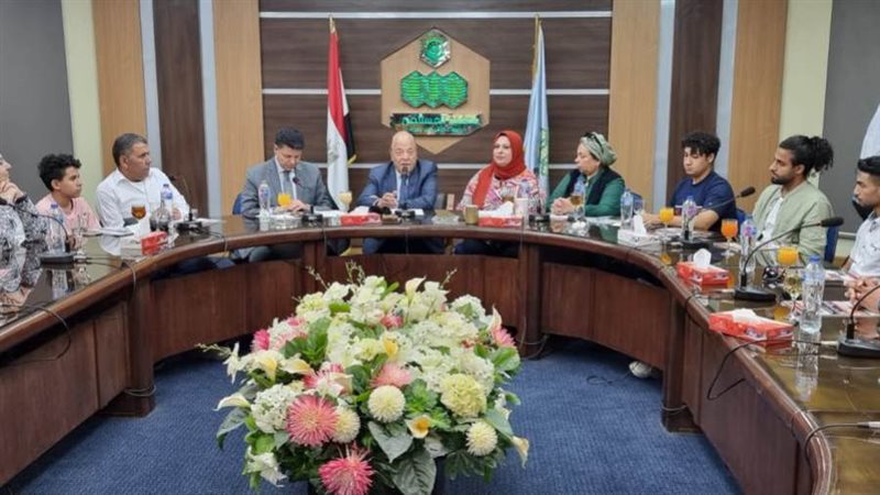 خلال اجتماع عدد من