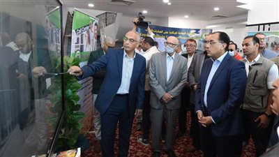 رئيس الوزراء يتفقد مبنى الهيئة العامة للرقابة على الصادرات والواردات بميناء الدخيلة
