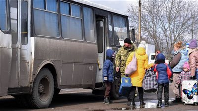 إجلاء أكثر من 26 ألف شخص من المناطق الخطرة في دونباس وأوكرانيا إلى روسيا 