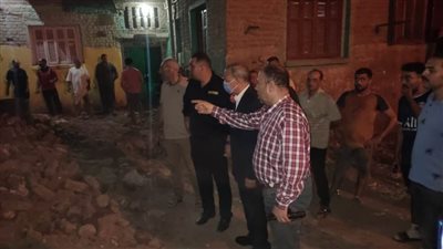 ننشر معاينة انهيار جزئي لسور يتسبب في مصرع وإصابة 3 أشخاص ببنها