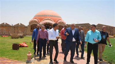 اللواء الزملّوط في جولة تفقدية داخل مدينة الخارجة