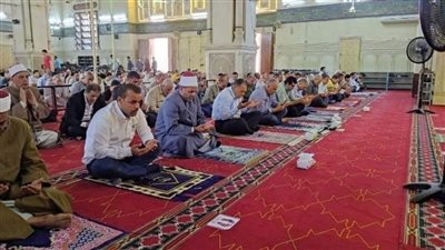 وزير الموارد المائية والري ومحافظ الشرقية يؤديان صلاة الجمعة بمسجد الفتح 