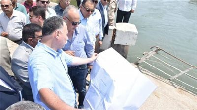 وزير الموارد المائية ومحافظ الشرقية يتفقدان أعمال تأهيل ترعة الفليفلة