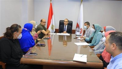 نائب محافظ سوهاج يتابع سير العمل ومعدلات الأداء بإدارة خدمة المواطنين