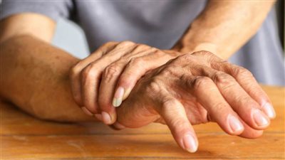 دراسة: مرضى الشلل الرعاش يتحدثون أقل بنسبة تصل إلى 60% من أقرانهم