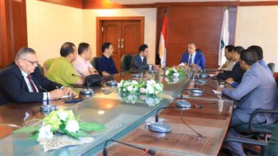 محافظ سوهاج يبحث آخر مستجدات العمل بتطوير ورفع كفاءة مدخل سوهاج الشرقي