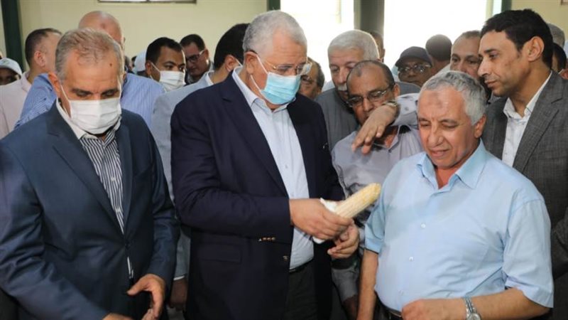 وزير الزراعة ومحافظ