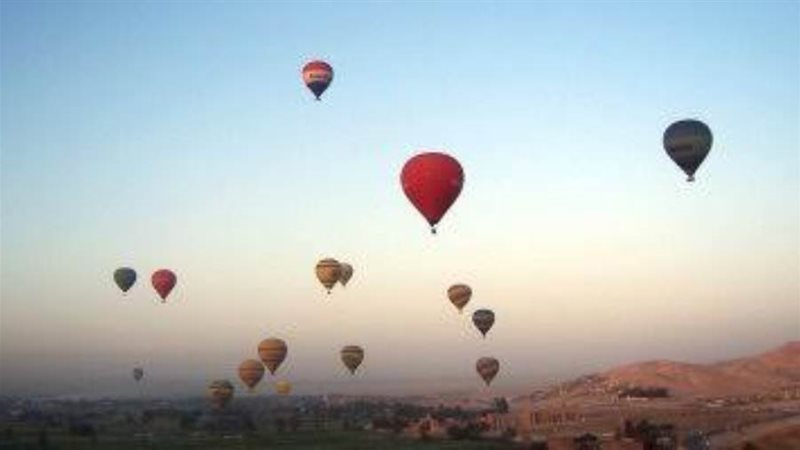 تحليق 20 رحلة بالون