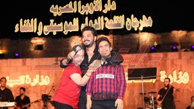 مصطفى حجاج يُشعل المسرح في مشاركته الأولى.. ونسمة تحاور الماريمبا بالقلعة