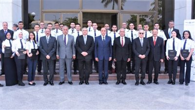 الفريق محمد عباس وزير الطيران يشهد حفل تخريج دفعة جديدة من كلية المراقبة الجوية