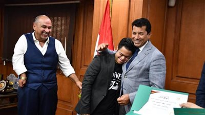 وزير الرياضة يُكرم أبطال بعثة مصر بعد تسجيل رقم جديد في عبور المانش