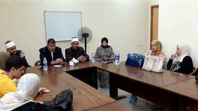 ندوة إعلامية حول مواجهة مشاكل الشباب