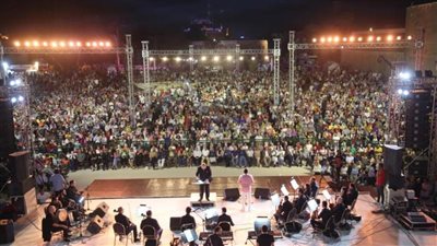35 ألف مشاهد منذ انطلاق مهرجان القلعة.. والجمهور من مختلف المحافظات