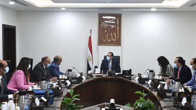  رئيس الوزراء يتابع مع وزير قطاع الأعمال العام ملفات عمل الوزارة