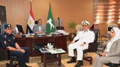 محافظ الشرقية يلتقي مديري إدارة المرور والحماية المدنية 