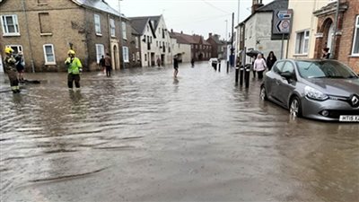 الأرصاد البريطانية تحذر من عاصفة رعدية تسبب فيضانات وتوقف مصادر الطاقة 