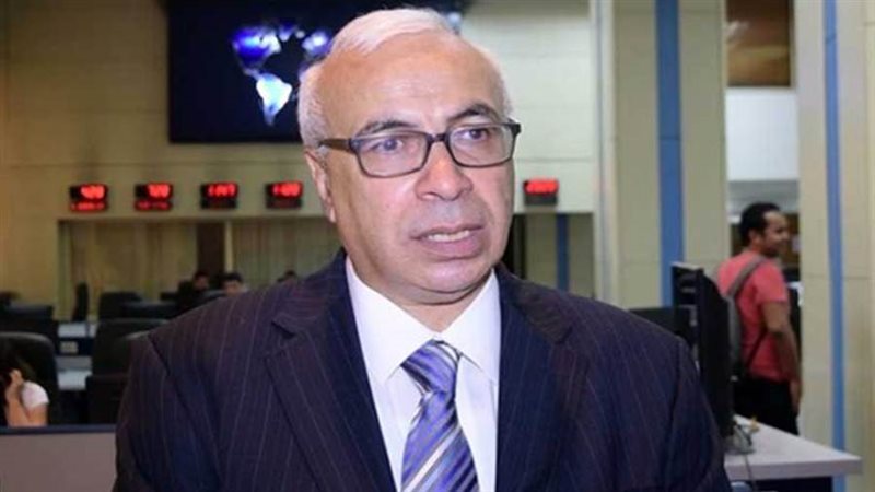 الكاتب الصحفي علي