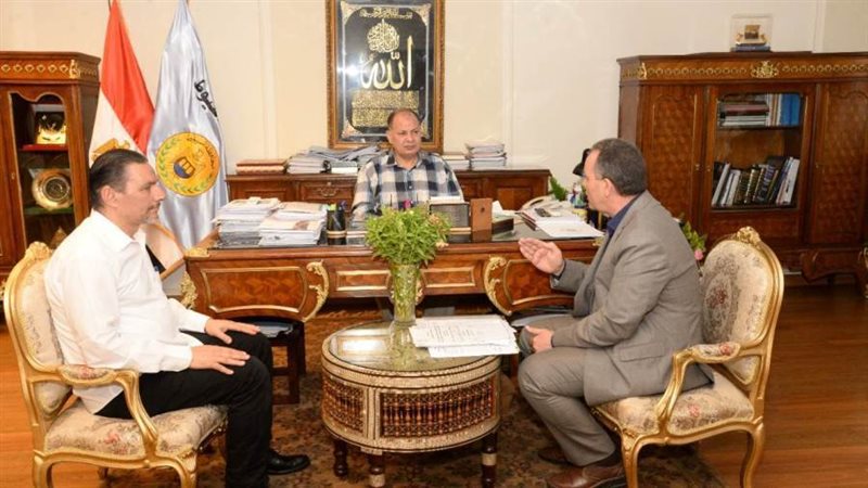 محافظ أسيوط ووكيل