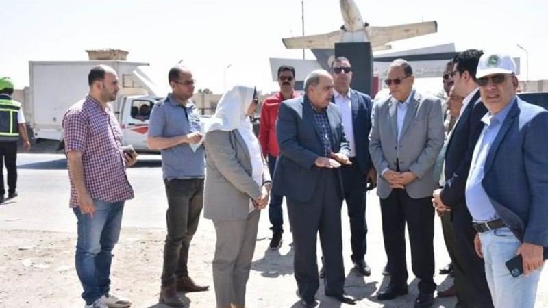 محافظ الشرقية خلال