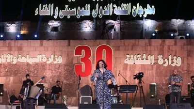 دينا الوديدي تخاطب الوجدان.. وتانيا قسيس تغني باللهجتين المصرية واللبنانية بالقلعة