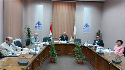 رئيس جامعة بنها يترأس لجنة اختيار عميد كلية الآداب