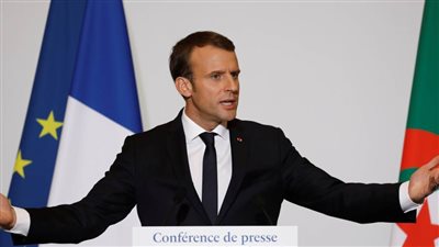 الرئيس الفرنسي يصل إلى الجزائر في زيارة رسمية لمدة 3 أيام