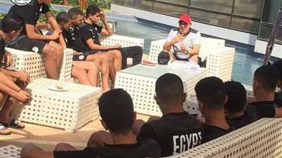 محمد وهبة يجتمع مع لاعبي منتخب الناشئين