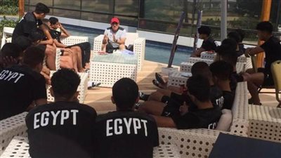 محمد وهبة يجتمع مع لاعبي منتخب الناشئين