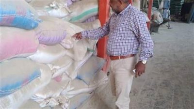 تموين الشرقية يضبط 1400 شيكارة علف حيواني داخل مصنع ببلبيس