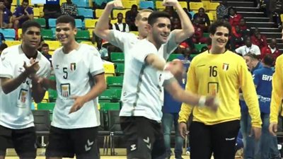 منتخب مصر يتوج بكأس الأمم الإفريقية لشباب اليد بعد الفوز على الجزائر 
