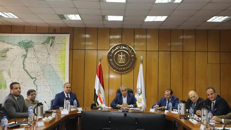 خلال الاجتماع