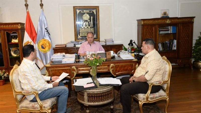 محافظ أسيوط يلتقي