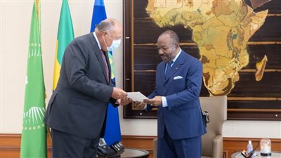 شكرى يسلم الرئيس الجابوني خطاب الدعوة الموجه من الرئيس السيسي للمشاركة في قمة قادة العالم