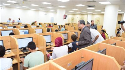 رئيس جامعة سوهاج  يتفقد أعمال اختبارات مبادرة 