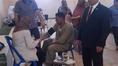 حياة كريمة... الكشف على ٢٧٤ مواطناً و ندوات توعوية في قافلة مجانية بقرية الطبراني بالبحيرة