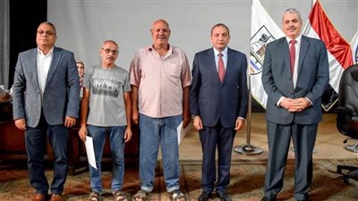 مجلس جامعة بني سويف يكرم عمداء الكليات وأعضاء الجهاز الإداري