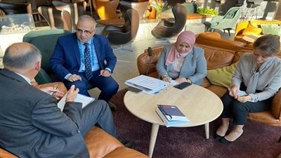 وزير الري يبحث مع مسئول دولي ترتيبات قمة المناخ (COP 27)