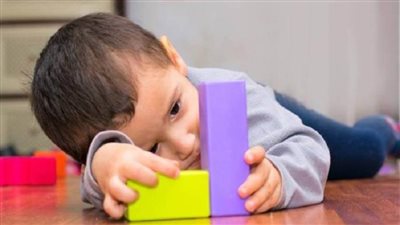 4 أعراض تشير إلى إصابة طفلك بالتوحد  
