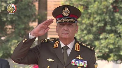 وزير الدفاع والإنتاج الحربي يلتقى عددًا من قادة القوات المسلحة