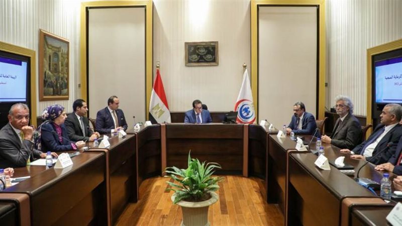 اجتماع وزير الصحة