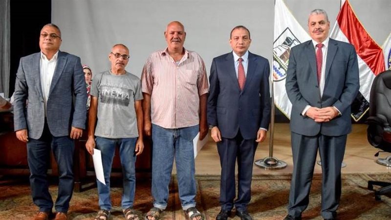 تكريم العاملين بجامعة