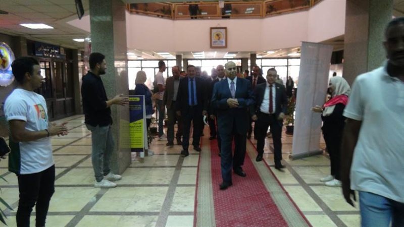 ممر شرفي لرئيس جامعة