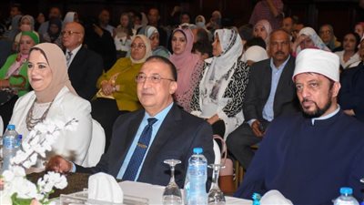 محافظ الإسكندرية يكرم طلاب أوائل الشهادات العامة